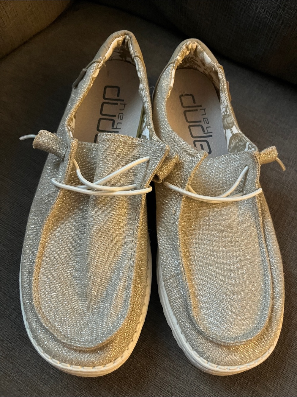 Hey Dude Women’s Wendy stretch Sparkling Beige Sneakers Size 9